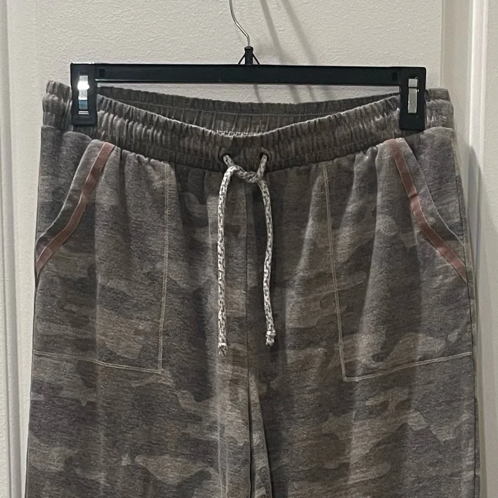 Knox Rose Camo Print Lounge Pants - Picture 3 of 3